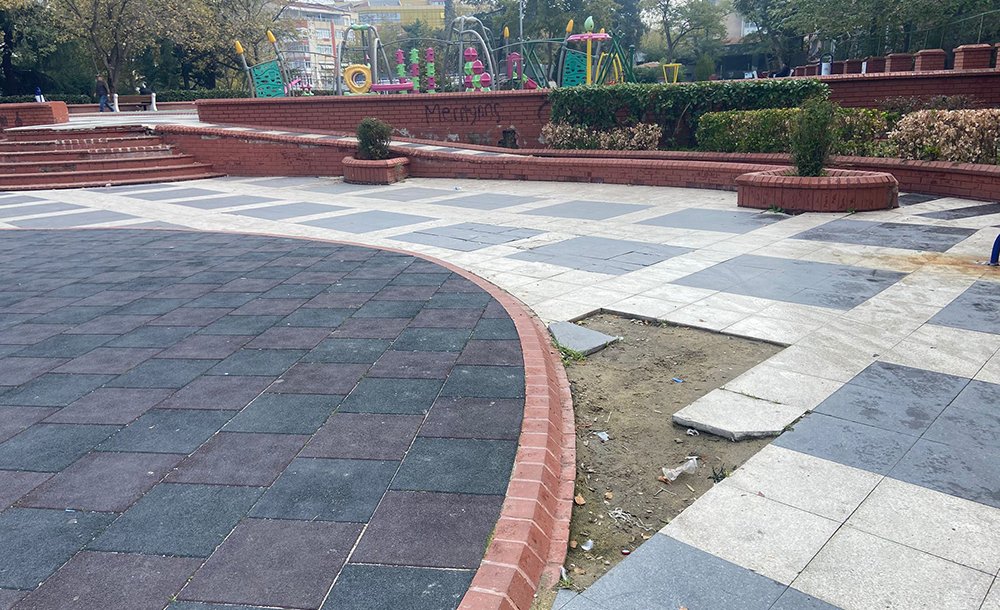 Parklardaki Eksikler Giderilmeyi Bekliyor