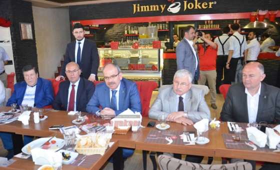 Metin Akgün'den Kahvaltılı Toplantı