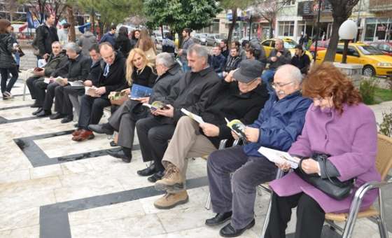 Soğuk Havaya Rağmen Kırklareli Kitap Okudu