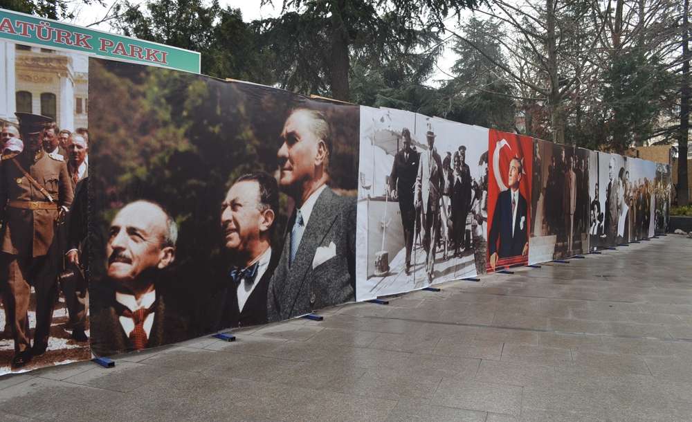 Atatürk Fotoğraflarıyla Süslendi