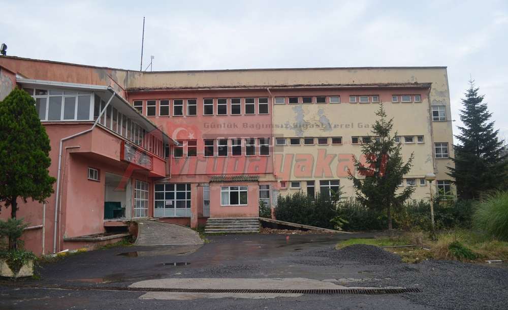 Eski Devlet Hastanesi Yağmalanıyor