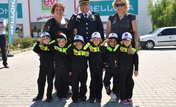 Küçük Polislerden Emniyet Kemeri Uygulaması