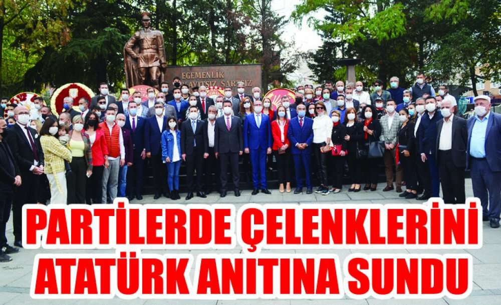Partilerde Çelenklerini Atatürk Anıtına Sundu
