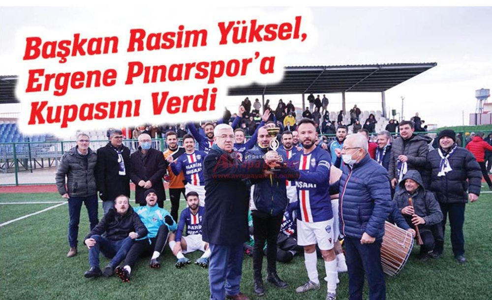 Başkan Yüksel, Ergene Pınarspor'a Kupasını Verdi