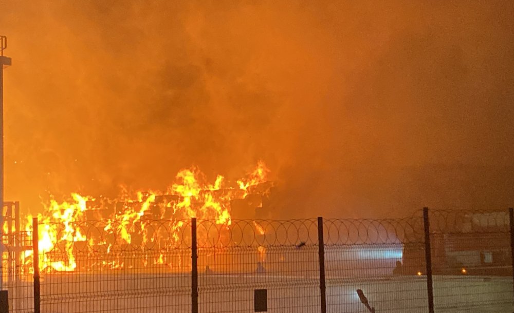 Karton Fabrikasında Yaşanan Yangın Korkuttu 