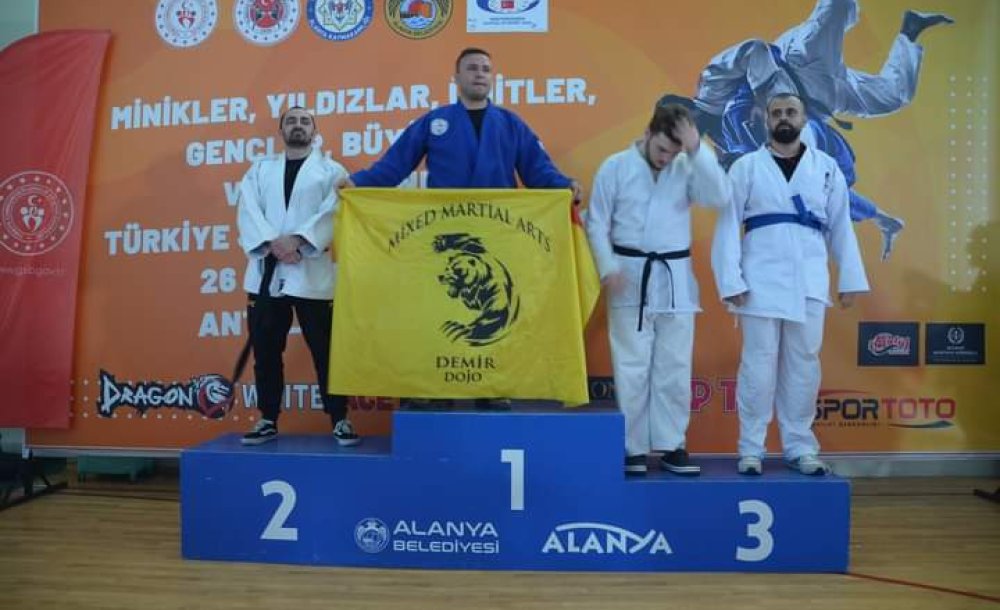 Demir Dojo Turnuvadan 12 Altın Madalyayla Döndü 