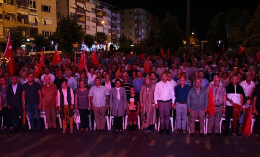 Kırklareli'nde Vatandaşlar Fetö'nün Darbe Girişimine Karşı Başlattıkları Protesto Gösterilerini Sürdürüyor