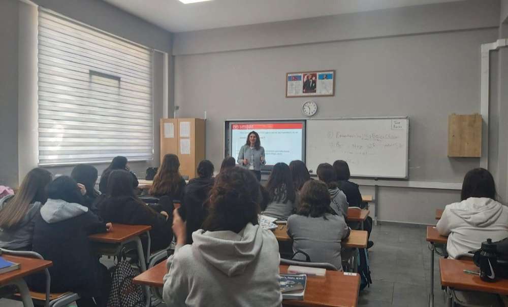 Sağlık Ekipleri Öğrencilere Eğitim Verdi