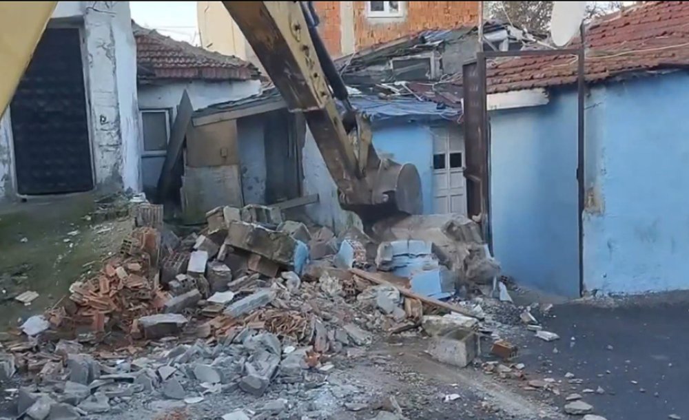 2025 Yilinda 87 Metruk Bi̇na Yikildi 