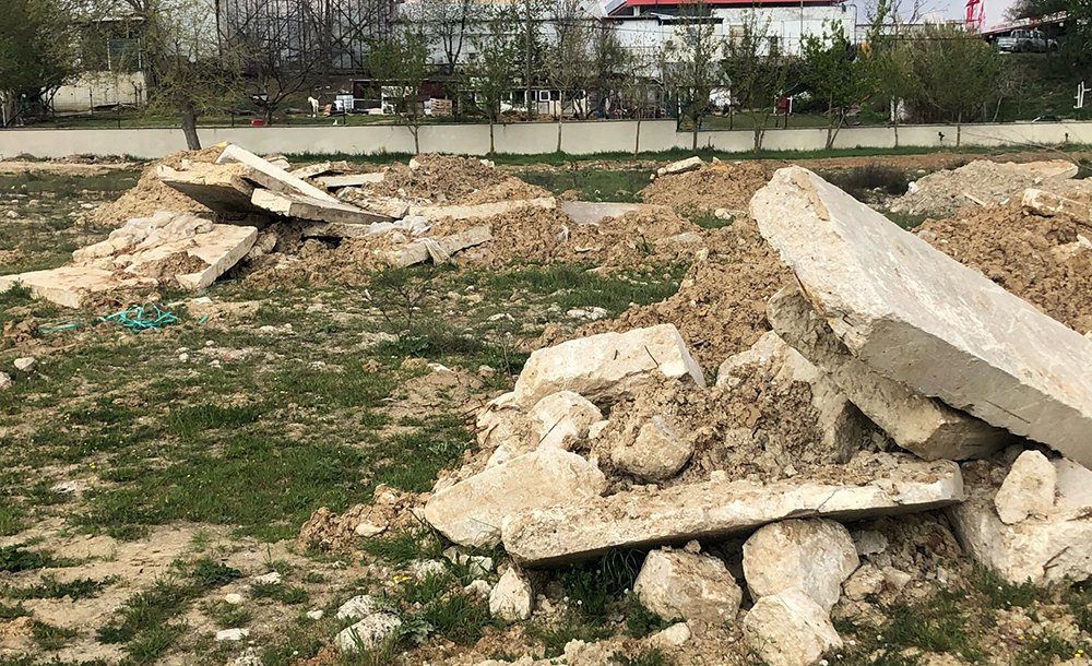 22 Dönümlük Arazi Hizmet Bekliyor  
