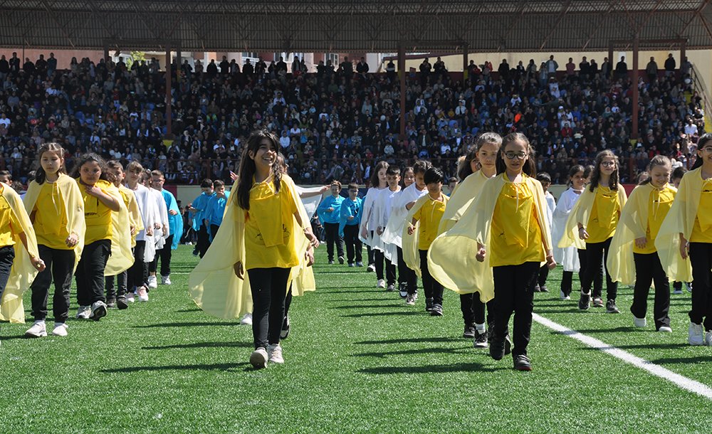 23 Nisan Kutlamaları Kapalı Spor Salonuna Alındı 