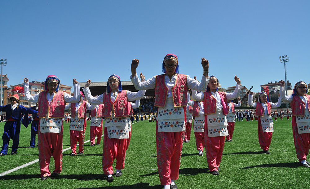 23 Nisan Kutlamaları Kapalı Spor Salonuna Alındı 