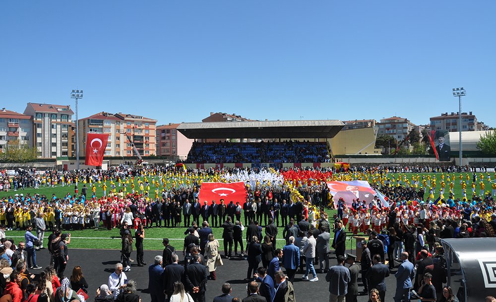 23 Nisan Kutlamaları Kapalı Spor Salonuna Alındı 