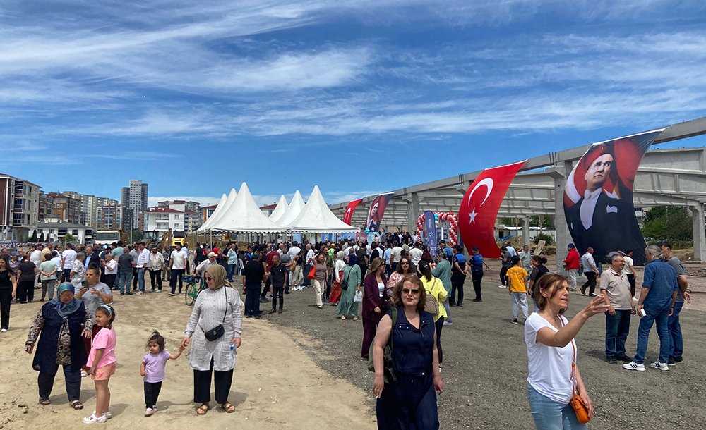 3. Kapali Pazar Yeri̇ni̇n Temeli̇ Atildi 