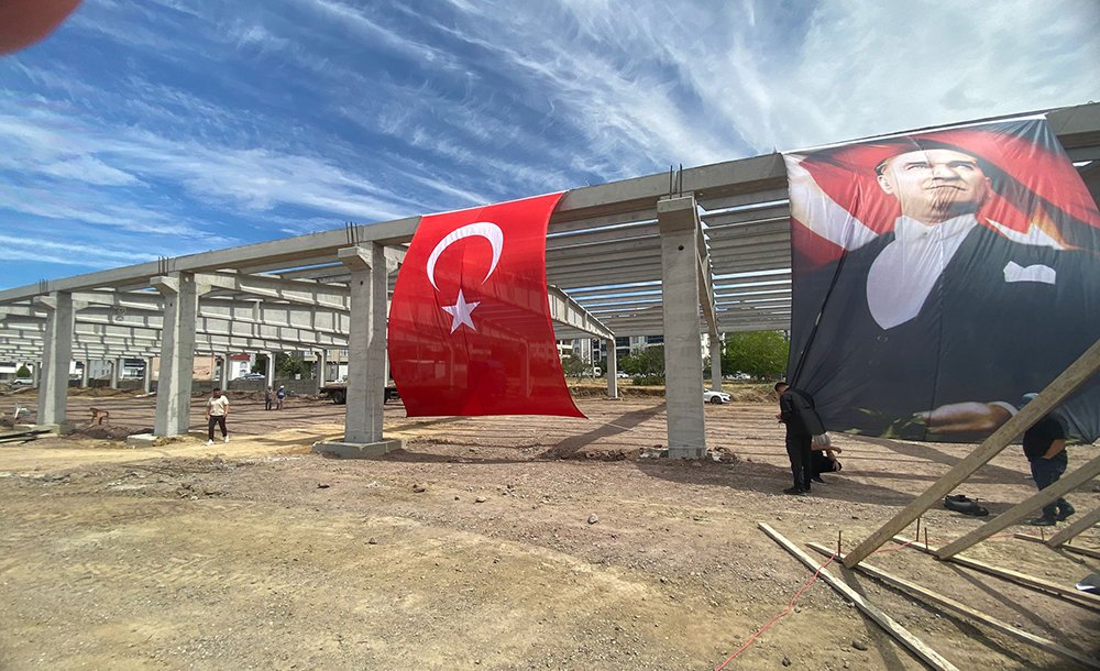 3. Kapali Pazar Yeri̇ni̇n Temeli̇ Atildi 