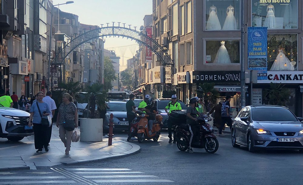5600 Motosi̇klet Sürücüsüne Ceza Kesi̇ldi̇ 