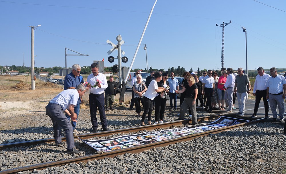 Acı İlk Gün Ki Gibi Taze 