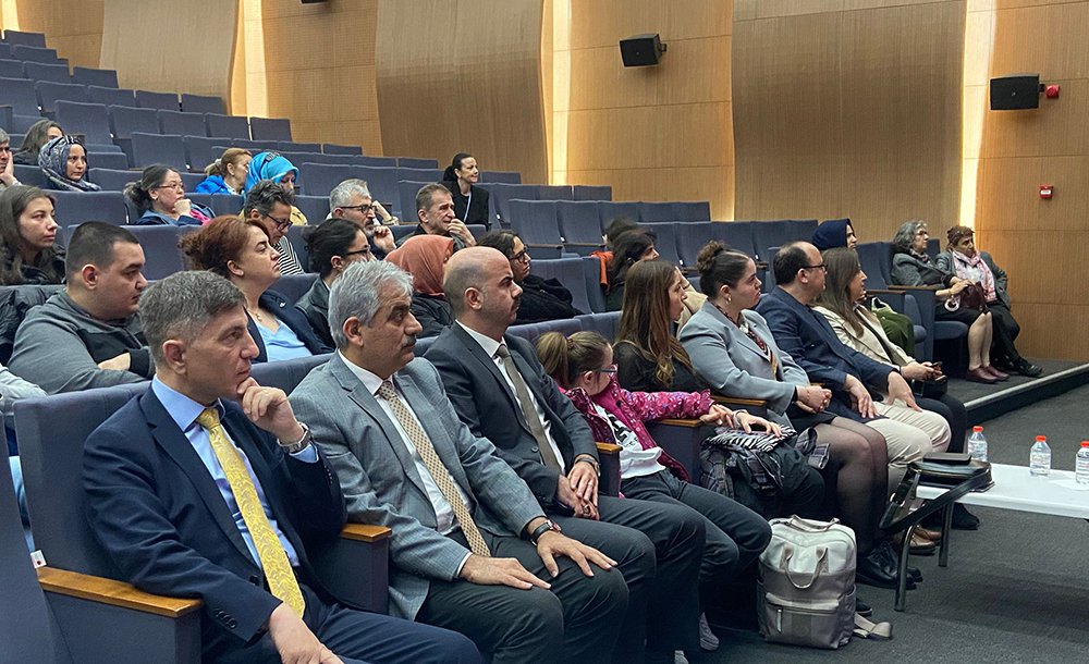 Aileler İçin Konferans Düzenlendi