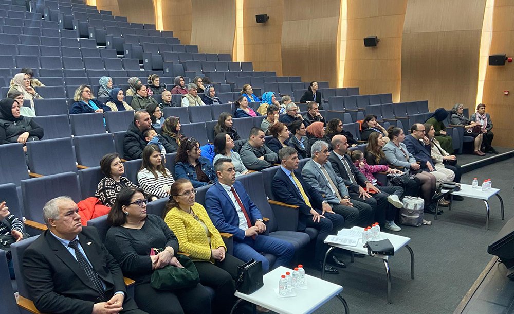 Aileler İçin Konferans Düzenlendi