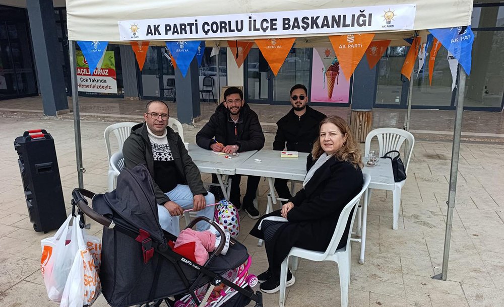 Ak Parti Toki̇ Konutları Önünde Stant Açtı 