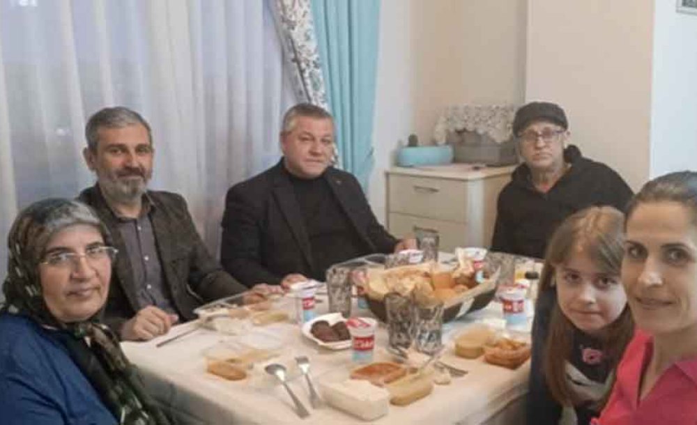 Ak Parti Vatandaşın Evine Misafir Oluyor 