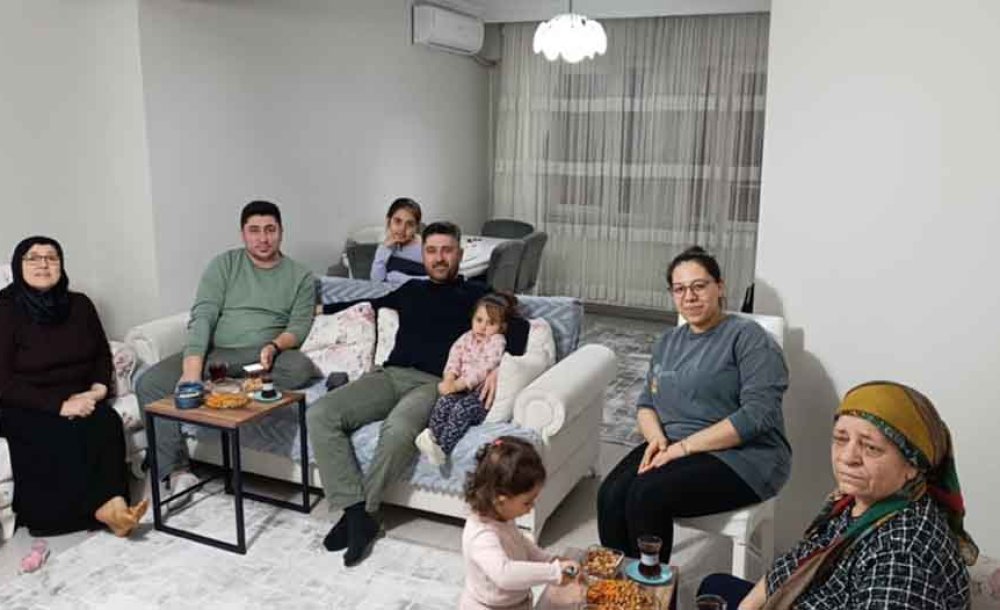 Ak Parti Vatandaşın Evine Misafir Oluyor 