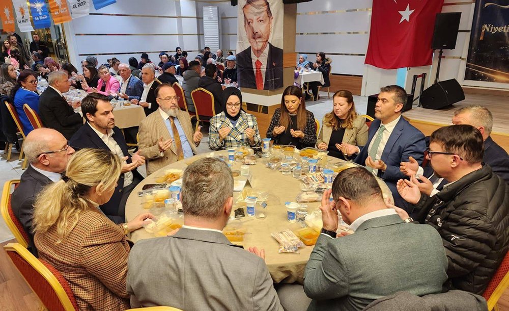 Ak Parti ‘Vefa' İftarı Düzenledi 