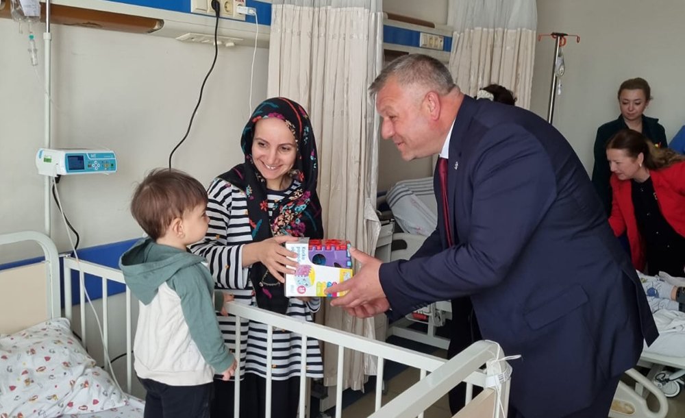 Ak Parti'den Hastaneye Anlamlı Ziyaret 