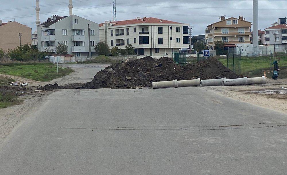 Alt Yapı Çalışması Nedeniyle Yol Trafiğe Kapatıldı 