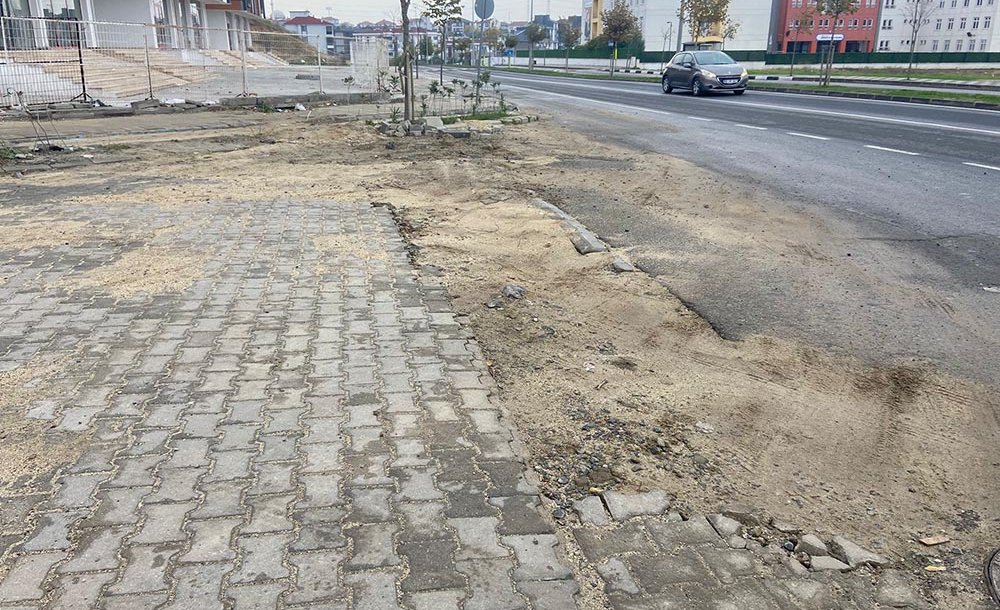 Alt Yapı Kurumları Kazıp Bırakıyor 