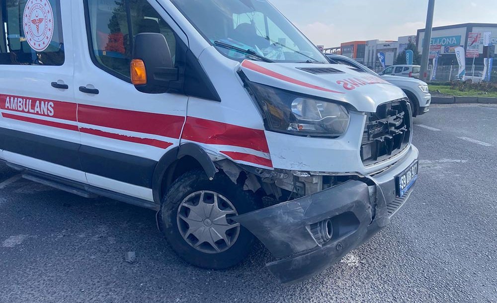Ambulansın Karıştığı Kazada Yaralanan Olmadı