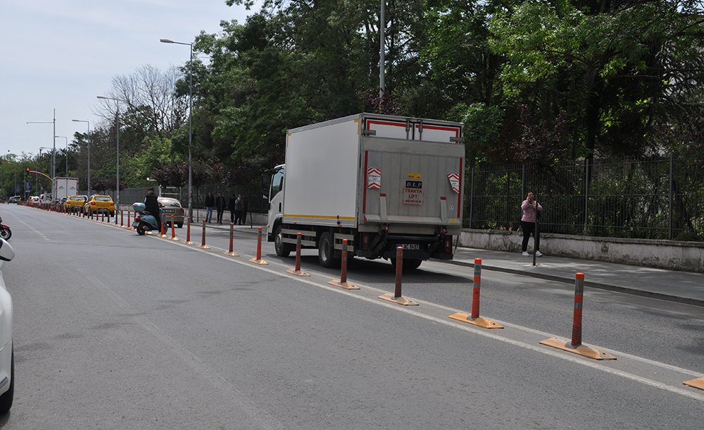 Ana Caddede Geçişler Yine Kapatıldı 