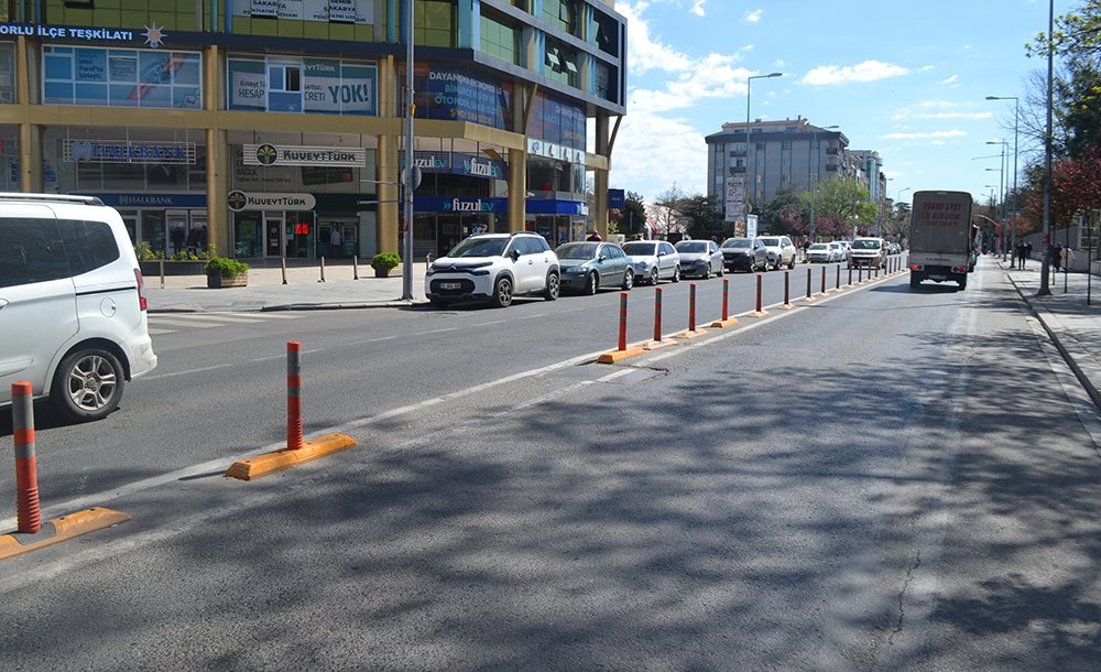 Ana Caddede Geçişler Yine Kapatıldı