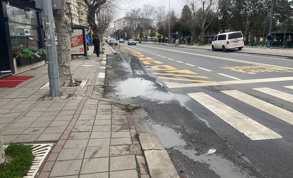 Ana Caddeleri̇nde Bi̇le Çukur Var!