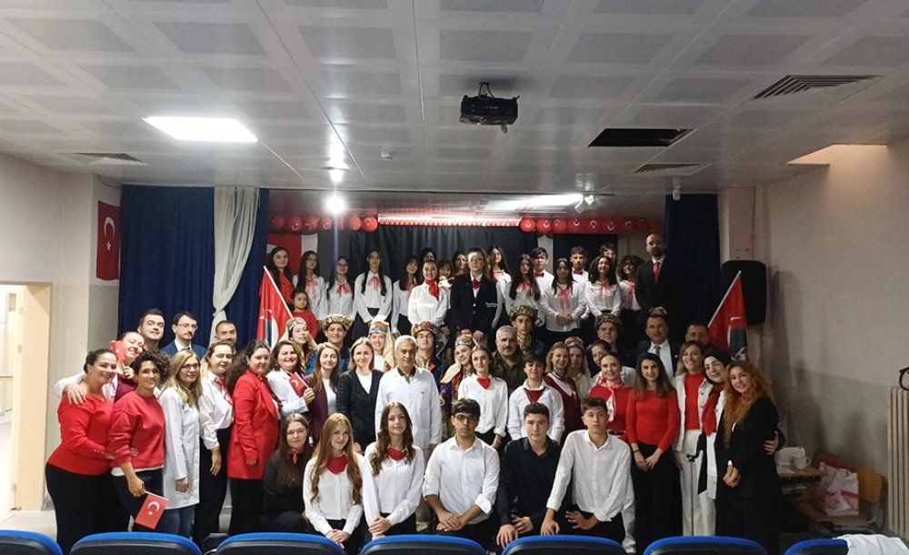 Ari̇f Ni̇hat Asya Li̇sesi̇nde Bayram Coşkusu 