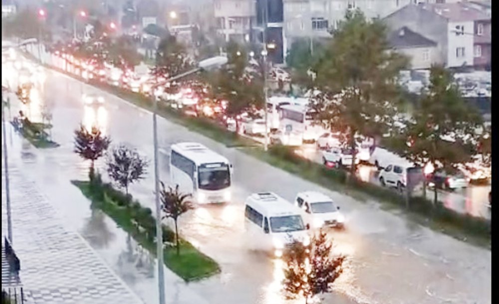 Aşırı Sağanak Yağış Hayatı Olumsuz Etkiledi