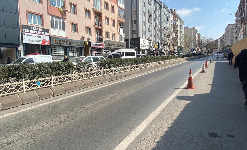 Atatürk Bulvarı'nda Refüjler Yenilendi