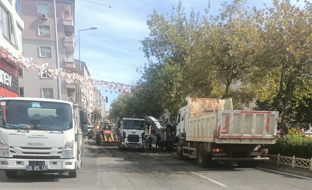 Atatürk Bulvarı'nda Yol Yenileme Çalışması Başlatıldı