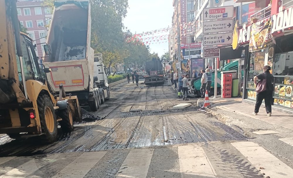 Atatürk Bulvarı'nda Yol Yenileme Çalışması Başlatıldı