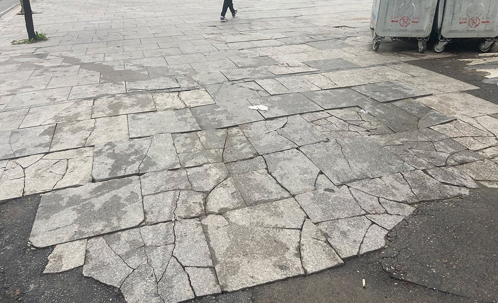 Atatürk Meydanı Neden Yenilenmiyor?