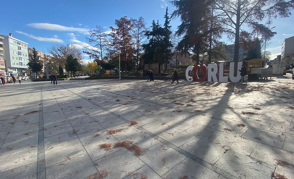 Atatürk Meydani'ndaki̇ Bu Görüntü Tepki̇ Çekti̇ 