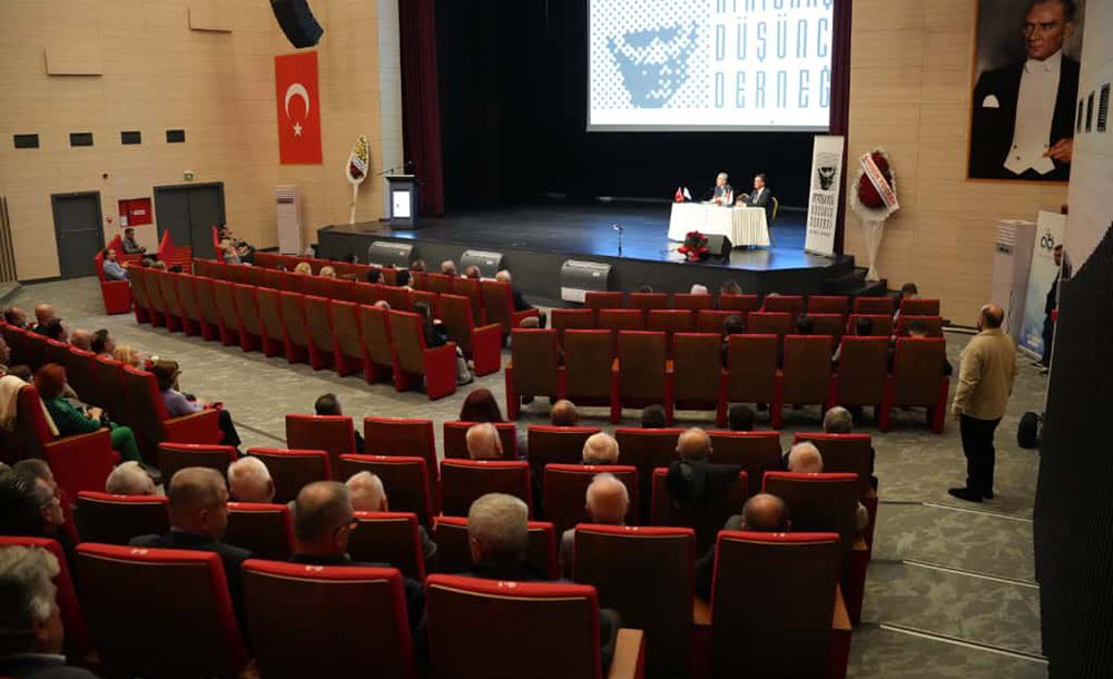 Atatürk'ün Yolunda Demokrasi Konferansı Gerçekleşti 