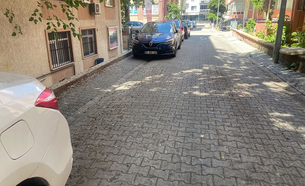 Bahçelievler De Yolların Pisliği Tepki Çekiyor