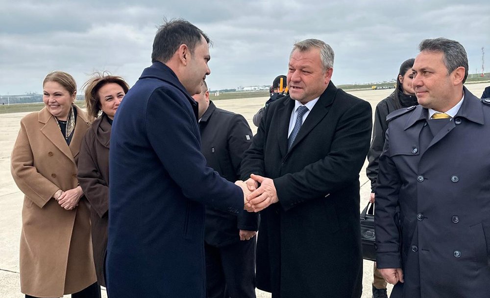 Bakan Kurum Havaalanında Karşılandı 