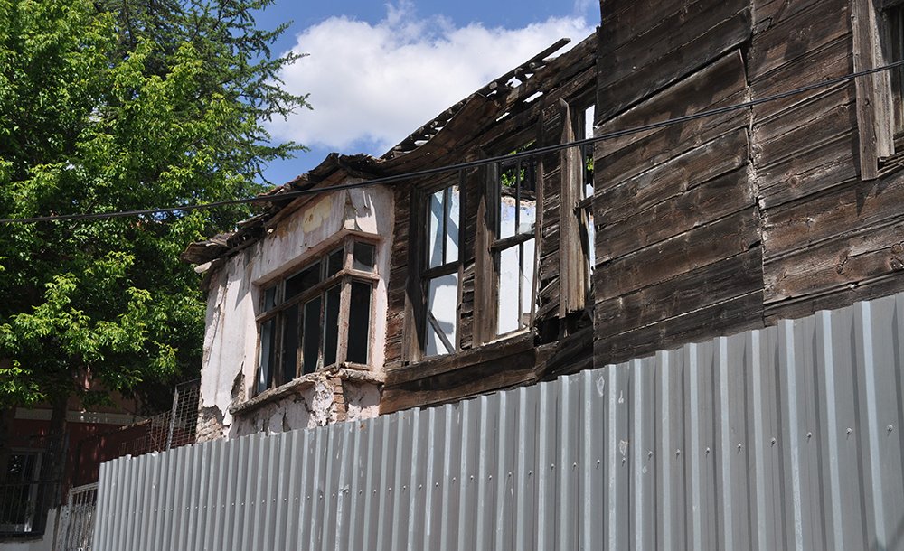 Balkan Evi Günden Güne Çöküyor!