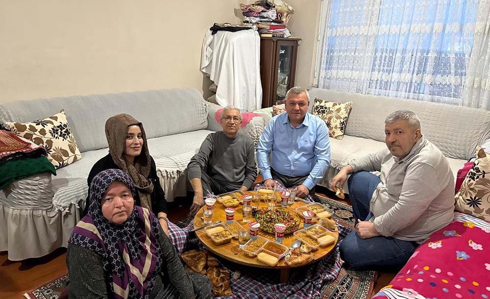 Başkan Şahpaz 9 Yil Sonra Yi̇ne Ayni Sofrada 