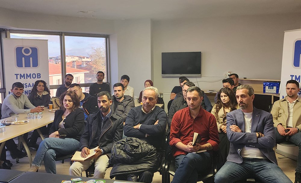 Başkan Sarıkurt, Deprem Konulu Toplantıya Katıldı 