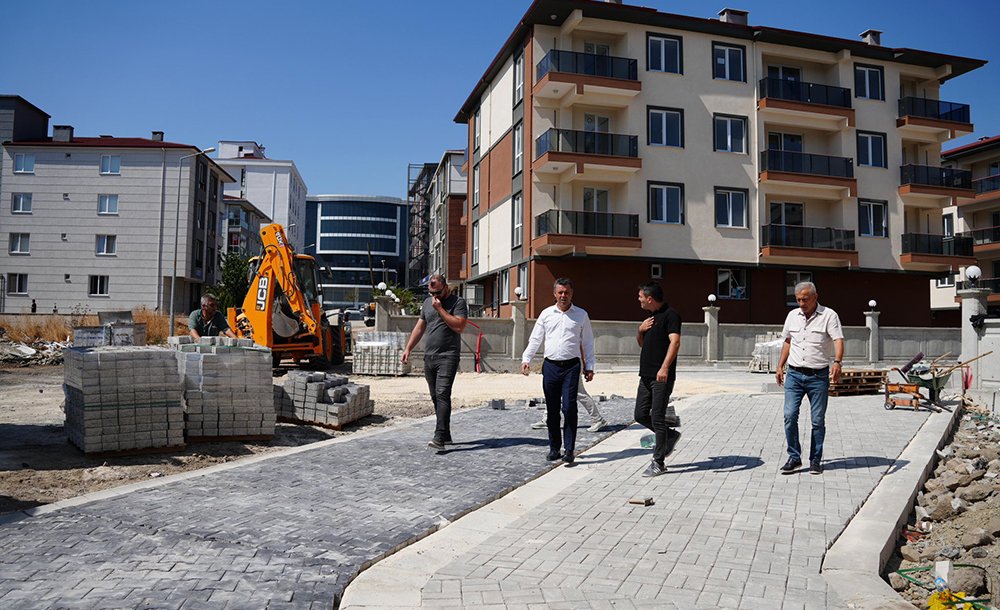 Başkan Sarıkurt Kilit Taşı Döşedi 