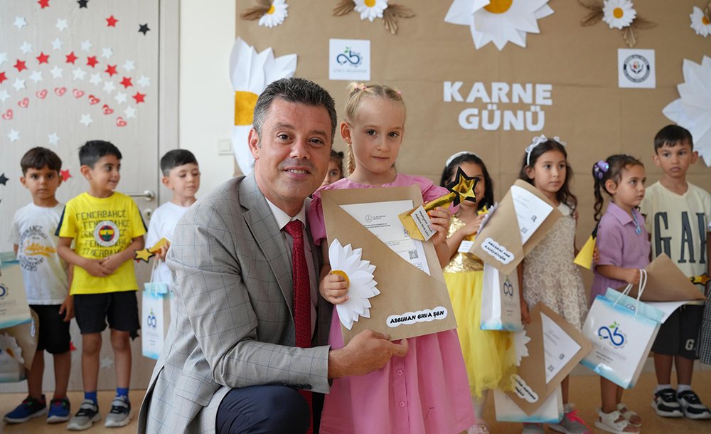 Başkan Sarıkurt Öğrencilerin Karne Heyecanına Ortak Oldu 