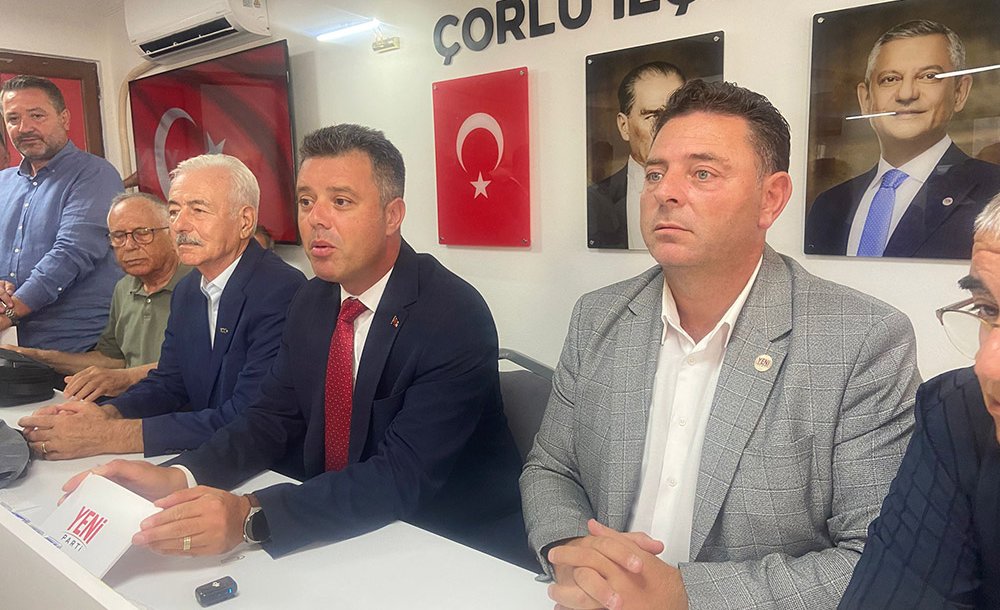 Başkan Sarıkurt Yeni Rozetini Taktı 